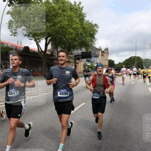 29.06.2025 - hella hamburg halbmarathon Yannick Fuchs http://msf.ph/oto/8183305 29.06.2025 10:43:20 20KM 1094, 1342, 1381, 1452, 1476, 2260, 2592, 2596, 2706, 2889, 3060, 3985, 4183, 4185, 4847, 4890, 5705, 6158, 7067, 7297, 8112, 8302, 8821, 9038, 9126, 9213, 9649, 9661, 9695, 10053, 10184, 10859, 10860, 11340, 11519, 11579, 11679, 11779, 11977, 12094, 12421, 12533, 13009, 13183, 13233, 13269, 13450, 13688, 15384, 15422, 15857, 15894, 16114, 16369, 16592, 16627, 17173, 17632, 18598, 18842, 18873, 18887 meine-sportfotos.de