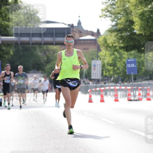 29.06.2025 - hella hamburg halbmarathon Jannik Wohlers http://msf.ph/oto/8183349 29.06.2025 09:43:04 Lombardsbrücke 1271, 2180, 6090, 7380, 9565, 9767, 10867, 13374, 14757, 15483, 15671, 18328, 18693, 18695, 18989 meine-sportfotos.de