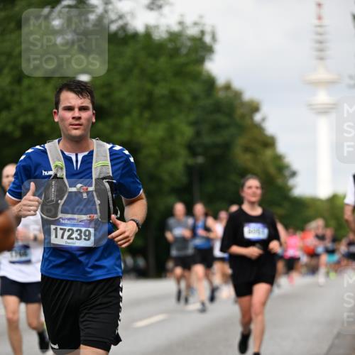 29.06.2025 - hella hamburg halbmarathon Dr. Thomas Lammeyer http://msf.ph/oto/8183365 29.06.2025 10:10:38 Kennedybrücke 1766, 1936, 1981, 4542, 4550, 4666, 5431, 5951, 8051, 8744, 8960, 10214, 10736, 10886 meine-sportfotos.de