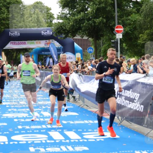 29.06.2025 - hella hamburg halbmarathon Zöllner http://msf.ph/oto/8183459 29.06.2025 10:32:59 Ziel 4463, 4749, 6358, 10453, 12290, 18679, 18687, 19059 meine-sportfotos.de