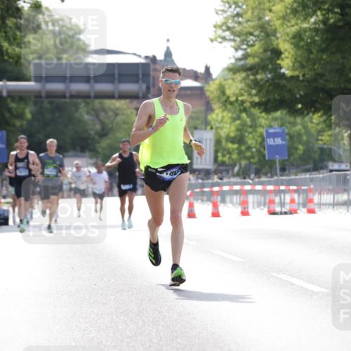 29.06.2025 - hella hamburg halbmarathon Jannik Wohlers http://msf.ph/oto/8183513 29.06.2025 09:43:04 Lombardsbrücke 1271, 2180, 6090, 7380, 9565, 9767, 10867, 13374, 14757, 15483, 15671, 18328, 18693, 18695, 18989 meine-sportfotos.de