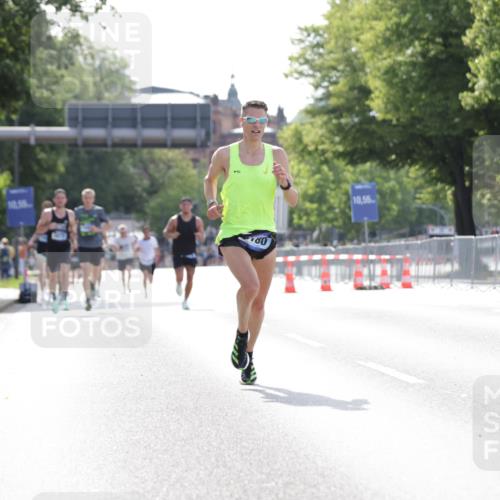 29.06.2025 - hella hamburg halbmarathon Jannik Wohlers http://msf.ph/oto/8183554 29.06.2025 09:43:04 Lombardsbrücke 1271, 2180, 6090, 7380, 9565, 9767, 10867, 13374, 14757, 15483, 15671, 18328, 18693, 18695, 18989 meine-sportfotos.de