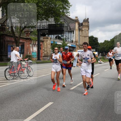 29.06.2025 - hella hamburg halbmarathon Yannick Fuchs http://msf.ph/oto/8183599 29.06.2025 10:43:22 20KM 1094, 1342, 1381, 1452, 1476, 2260, 2504, 2592, 2596, 2706, 2889, 3060, 4183, 4185, 4847, 4890, 5460, 5705, 6158, 7067, 7297, 8112, 8302, 8821, 9038, 9126, 9213, 9463, 9649, 9661, 9695, 10053, 10184, 10859, 10860, 11340, 11519, 11579, 11679, 11779, 11977, 12094, 12421, 12533, 13009, 13183, 13233, 13269, 13450, 13688, 15384, 15422, 15523, 15857, 15894, 16114, 16369, 16592, 16627, 17173, 17632, 18598, 18842, 18873, 18887 meine-sportfotos.de