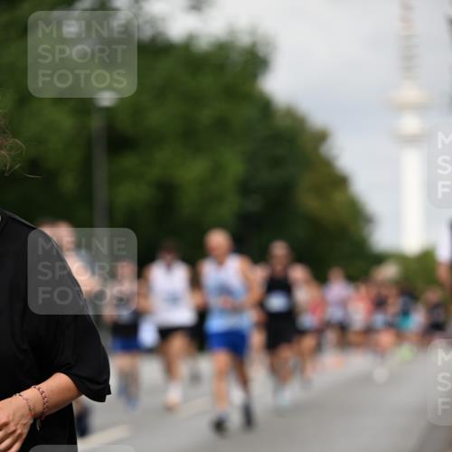 29.06.2025 - hella hamburg halbmarathon Dr. Thomas Lammeyer http://msf.ph/oto/8183621 29.06.2025 10:10:43 Kennedybrücke 1245, 1766, 1936, 1981, 4550, 4666, 5431, 5951, 6572, 8051, 8960, 10297, 10736, 10886 meine-sportfotos.de