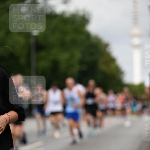 29.06.2025 - hella hamburg halbmarathon Dr. Thomas Lammeyer http://msf.ph/oto/8183635 29.06.2025 10:10:43 Kennedybrücke 1245, 1766, 1936, 1981, 4550, 4666, 5431, 5951, 6572, 8051, 8960, 10297, 10736, 10886 meine-sportfotos.de