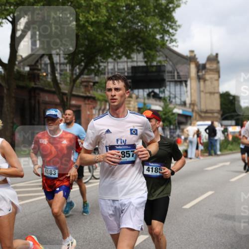 29.06.2025 - hella hamburg halbmarathon Yannick Fuchs http://msf.ph/oto/8183707 29.06.2025 10:43:24 20KM 1094, 1342, 1381, 1452, 1476, 2013, 2260, 2504, 2592, 2596, 2706, 2889, 3060, 4017, 4183, 4185, 4847, 4890, 5460, 5705, 6158, 7067, 7297, 8112, 8302, 8821, 9038, 9126, 9213, 9463, 9619, 9649, 9661, 9695, 10053, 10184, 10859, 10860, 11340, 11519, 11579, 11679, 11779, 11977, 12094, 12421, 12533, 12670, 13009, 13183, 13233, 13269, 13450, 13688, 15384, 15422, 15523, 15857, 15894, 16114, 16369, 16592, 16627, 16731, 17173, 17632, 18842, 18873, 18887 meine-sportfotos.de