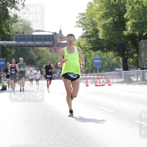 29.06.2025 - hella hamburg halbmarathon Jannik Wohlers http://msf.ph/oto/8183713 29.06.2025 09:43:04 Lombardsbrücke 1271, 2180, 6090, 7380, 9565, 9767, 10867, 13374, 14757, 15483, 15671, 18328, 18693, 18695, 18989 meine-sportfotos.de