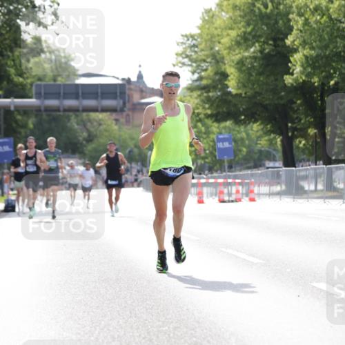 29.06.2025 - hella hamburg halbmarathon Jannik Wohlers http://msf.ph/oto/8183749 29.06.2025 09:43:05 Lombardsbrücke 1271, 2180, 6090, 7380, 9565, 9767, 10867, 13374, 14757, 15483, 15671, 18328, 18693, 18695, 18989 meine-sportfotos.de