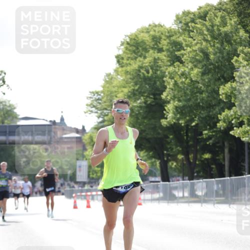 29.06.2025 - hella hamburg halbmarathon Jannik Wohlers http://msf.ph/oto/8183854 29.06.2025 09:43:05 Lombardsbrücke 1271, 2180, 6090, 7380, 9565, 9767, 10867, 13374, 14757, 15483, 15671, 18328, 18693, 18695, 18989 meine-sportfotos.de