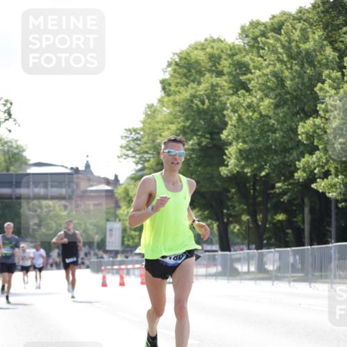 29.06.2025 - hella hamburg halbmarathon Jannik Wohlers http://msf.ph/oto/8183859 29.06.2025 09:43:05 Lombardsbrücke 1271, 2180, 6090, 7380, 9565, 9767, 10867, 13374, 14757, 15483, 15671, 18328, 18693, 18695, 18989 meine-sportfotos.de