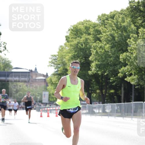 29.06.2025 - hella hamburg halbmarathon Jannik Wohlers http://msf.ph/oto/8183869 29.06.2025 09:43:06 Lombardsbrücke 1271, 2075, 2180, 6090, 7380, 8318, 9767, 13374, 15023, 15483, 15671 meine-sportfotos.de