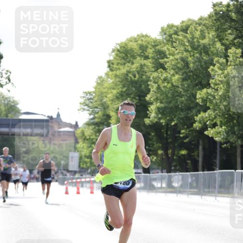 29.06.2025 - hella hamburg halbmarathon Jannik Wohlers http://msf.ph/oto/8183880 29.06.2025 09:43:06 Lombardsbrücke 1271, 2075, 2180, 6090, 7380, 8318, 9767, 13374, 15023, 15483, 15671 meine-sportfotos.de