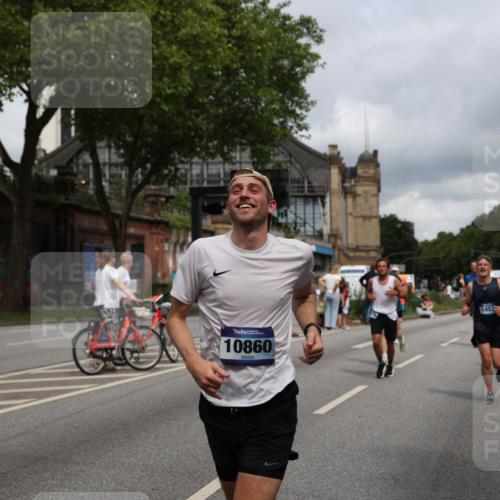 29.06.2025 - hella hamburg halbmarathon Yannick Fuchs http://msf.ph/oto/8183893 29.06.2025 10:43:26 20KM 1094, 1342, 1381, 1452, 1476, 2013, 2504, 2592, 2596, 2706, 2889, 2937, 3060, 4017, 4183, 4185, 4832, 4847, 4890, 5460, 5705, 6158, 7067, 7297, 8112, 8302, 8821, 9038, 9126, 9213, 9463, 9619, 9649, 9695, 9924, 10053, 10184, 10859, 10860, 11340, 11519, 11579, 11679, 11779, 11819, 11977, 12094, 12421, 12533, 12670, 13233, 13269, 13688, 14526, 15422, 15523, 15857, 15894, 16114, 16369, 16592, 16627, 16731, 17173, 17632, 18058, 18842, 18873, 18887 meine-sportfotos.de