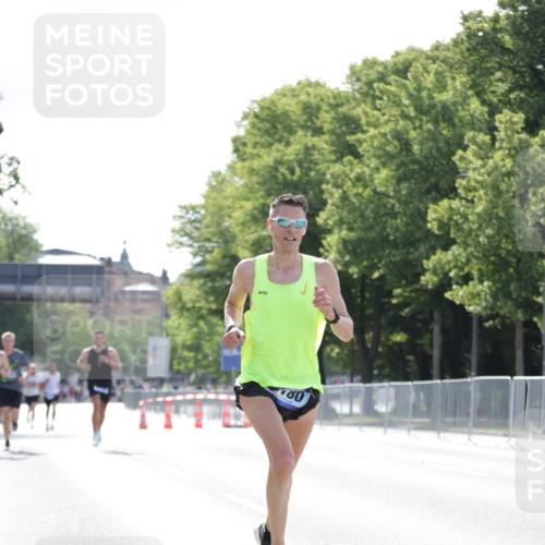 29.06.2025 - hella hamburg halbmarathon Jannik Wohlers http://msf.ph/oto/8183902 29.06.2025 09:43:06 Lombardsbrücke 1271, 2075, 2180, 6090, 7380, 8318, 9767, 13374, 15023, 15483, 15671 meine-sportfotos.de