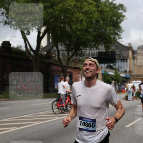 29.06.2025 - hella hamburg halbmarathon Yannick Fuchs http://msf.ph/oto/8183921 29.06.2025 10:43:26 20KM 1094, 1342, 1381, 1452, 1476, 2013, 2504, 2592, 2596, 2706, 2889, 2937, 3060, 4017, 4183, 4185, 4832, 4847, 4890, 5460, 5705, 6158, 7067, 7297, 8112, 8302, 8821, 9038, 9126, 9213, 9463, 9619, 9649, 9695, 9924, 10053, 10184, 10859, 10860, 11340, 11519, 11579, 11679, 11779, 11819, 11977, 12094, 12421, 12533, 12670, 13233, 13269, 13688, 14526, 15422, 15523, 15857, 15894, 16114, 16369, 16592, 16627, 16731, 17173, 17632, 18058, 18842, 18873, 18887 meine-sportfotos.de