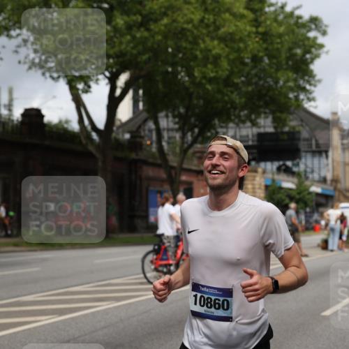 29.06.2025 - hella hamburg halbmarathon Yannick Fuchs http://msf.ph/oto/8183932 29.06.2025 10:43:26 20KM 1094, 1342, 1381, 1452, 1476, 2013, 2504, 2592, 2596, 2706, 2889, 2937, 3060, 4017, 4183, 4185, 4832, 4847, 4890, 5460, 5705, 6158, 7067, 7297, 8112, 8302, 8821, 9038, 9126, 9213, 9463, 9619, 9649, 9695, 9924, 10053, 10184, 10859, 10860, 11340, 11519, 11579, 11679, 11779, 11819, 11977, 12094, 12421, 12533, 12670, 13233, 13269, 13688, 14526, 15422, 15523, 15857, 15894, 16114, 16369, 16592, 16627, 16731, 17173, 17632, 18058, 18842, 18873, 18887 meine-sportfotos.de