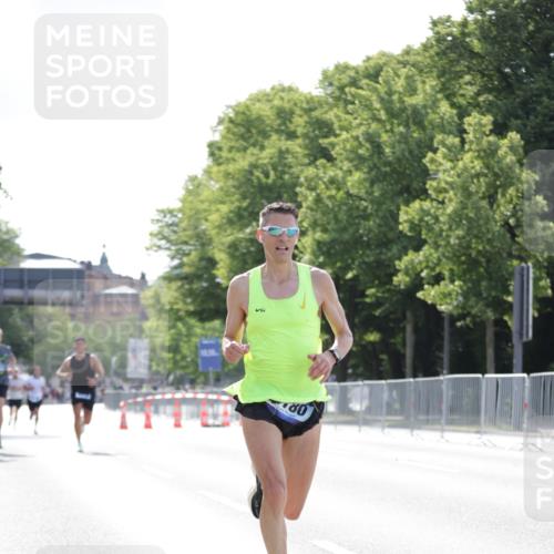 29.06.2025 - hella hamburg halbmarathon Jannik Wohlers http://msf.ph/oto/8183937 29.06.2025 09:43:06 Lombardsbrücke 1271, 2075, 2180, 6090, 7380, 8318, 9767, 13374, 15023, 15483, 15671 meine-sportfotos.de
