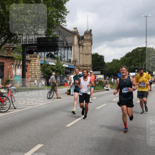 29.06.2025 - hella hamburg halbmarathon Yannick Fuchs http://msf.ph/oto/8183951 29.06.2025 10:43:26 20KM 1094, 1342, 1381, 1452, 1476, 2013, 2504, 2592, 2596, 2706, 2889, 2937, 3060, 4017, 4183, 4185, 4832, 4847, 4890, 5460, 5705, 6158, 7067, 7297, 8112, 8302, 8821, 9038, 9126, 9213, 9463, 9619, 9649, 9695, 9924, 10053, 10184, 10859, 10860, 11340, 11519, 11579, 11679, 11779, 11819, 11977, 12094, 12421, 12533, 12670, 13233, 13269, 13688, 14526, 15422, 15523, 15857, 15894, 16114, 16369, 16592, 16627, 16731, 17173, 17632, 18058, 18842, 18873, 18887 meine-sportfotos.de