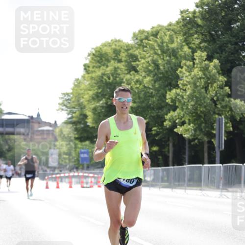 29.06.2025 - hella hamburg halbmarathon Jannik Wohlers http://msf.ph/oto/8183955 29.06.2025 09:43:06 Lombardsbrücke 1271, 2075, 2180, 6090, 7380, 8318, 9767, 13374, 15023, 15483, 15671 meine-sportfotos.de
