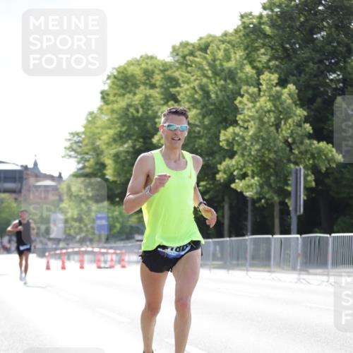 29.06.2025 - hella hamburg halbmarathon Jannik Wohlers http://msf.ph/oto/8183972 29.06.2025 09:43:06 Lombardsbrücke 1271, 2075, 2180, 6090, 7380, 8318, 9767, 13374, 15023, 15483, 15671 meine-sportfotos.de