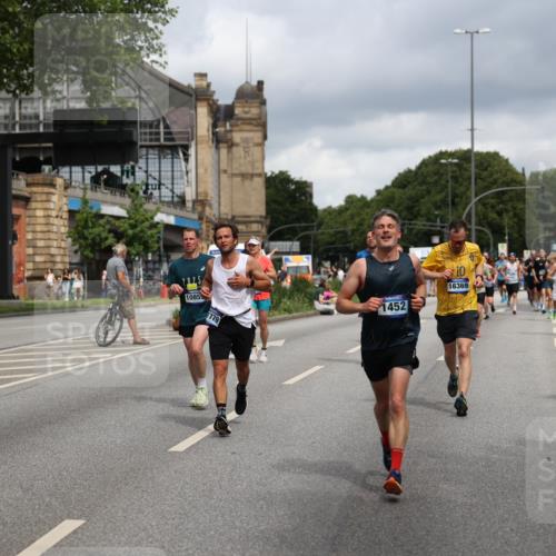29.06.2025 - hella hamburg halbmarathon Yannick Fuchs http://msf.ph/oto/8183979 29.06.2025 10:43:26 20KM 1094, 1342, 1381, 1452, 1476, 2013, 2504, 2592, 2596, 2706, 2889, 2937, 3060, 4017, 4183, 4185, 4832, 4847, 4890, 5460, 5705, 6158, 7067, 7297, 8112, 8302, 8821, 9038, 9126, 9213, 9463, 9619, 9649, 9695, 9924, 10053, 10184, 10859, 10860, 11340, 11519, 11579, 11679, 11779, 11819, 11977, 12094, 12421, 12533, 12670, 13233, 13269, 13688, 14526, 15422, 15523, 15857, 15894, 16114, 16369, 16592, 16627, 16731, 17173, 17632, 18058, 18842, 18873, 18887 meine-sportfotos.de