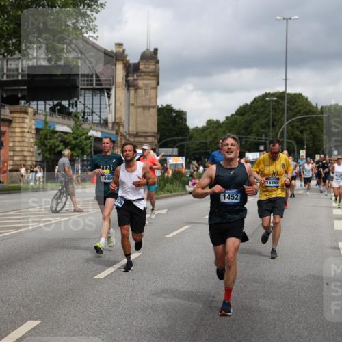 29.06.2025 - hella hamburg halbmarathon Yannick Fuchs http://msf.ph/oto/8184010 29.06.2025 10:43:27 20KM 1094, 1342, 1381, 1452, 1476, 2013, 2504, 2592, 2596, 2706, 2889, 2937, 3060, 4017, 4183, 4185, 4832, 5460, 5705, 6158, 7067, 7297, 8112, 8302, 8821, 9038, 9126, 9213, 9463, 9619, 9649, 9695, 9924, 10053, 10184, 10859, 10860, 11340, 11519, 11579, 11679, 11779, 11819, 11977, 12094, 12421, 12533, 12670, 13233, 13269, 13688, 14526, 15422, 15523, 15857, 15894, 16114, 16369, 16592, 16627, 16653, 16731, 16891, 17173, 17632, 18058, 18842, 18873 meine-sportfotos.de