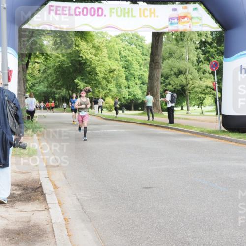 29.06.2025 - hella hamburg halbmarathon MichiJ http://msf.ph/oto/8184063 29.06.2025 10:18:02 Zwischen KM18-KM19 13383, 18832 meine-sportfotos.de