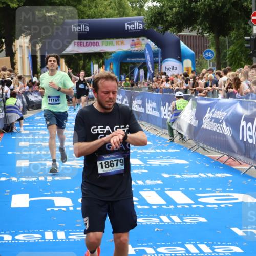 29.06.2025 - hella hamburg halbmarathon Zöllner http://msf.ph/oto/8184072 29.06.2025 10:33:07 Ziel 11169, 14276, 17802, 18679 meine-sportfotos.de