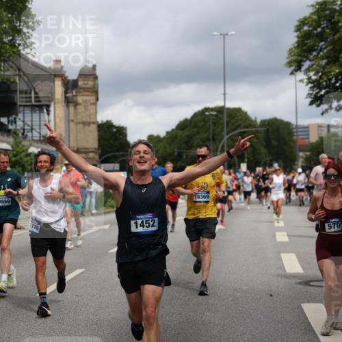 29.06.2025 - hella hamburg halbmarathon Yannick Fuchs http://msf.ph/oto/8184094 29.06.2025 10:43:27 20KM 1094, 1342, 1381, 1452, 1476, 2013, 2504, 2592, 2596, 2706, 2889, 2937, 3060, 4017, 4183, 4185, 4832, 5460, 5705, 6158, 7067, 7297, 8112, 8302, 8821, 9038, 9126, 9213, 9463, 9619, 9649, 9695, 9924, 10053, 10184, 10859, 10860, 11340, 11519, 11579, 11679, 11779, 11819, 11977, 12094, 12421, 12533, 12670, 13233, 13269, 13688, 14526, 15422, 15523, 15857, 15894, 16114, 16369, 16592, 16627, 16653, 16731, 16891, 17173, 17632, 18058, 18842, 18873 meine-sportfotos.de