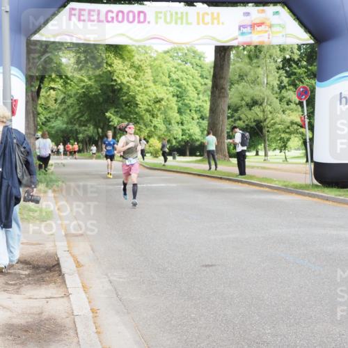 29.06.2025 - hella hamburg halbmarathon MichiJ http://msf.ph/oto/8184132 29.06.2025 10:18:03 Zwischen KM18-KM19 13383 meine-sportfotos.de