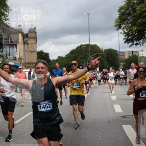 29.06.2025 - hella hamburg halbmarathon Yannick Fuchs http://msf.ph/oto/8184192 29.06.2025 10:43:28 20KM 1094, 1342, 1381, 1452, 1476, 2013, 2504, 2592, 2596, 2706, 2889, 2937, 3060, 4017, 4183, 4185, 4832, 5460, 5705, 6158, 7067, 7297, 8112, 8302, 8821, 9038, 9126, 9213, 9463, 9619, 9649, 9695, 9924, 10053, 10184, 10859, 10860, 11340, 11519, 11579, 11679, 11779, 11819, 11977, 12094, 12421, 12533, 12670, 13233, 13269, 13688, 14526, 15422, 15523, 15857, 15894, 16114, 16369, 16627, 16653, 16731, 16891, 17173, 17632, 17753, 18058, 18842, 18873 meine-sportfotos.de