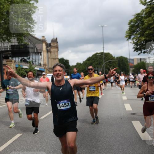 29.06.2025 - hella hamburg halbmarathon Yannick Fuchs http://msf.ph/oto/8184221 29.06.2025 10:43:28 20KM 1094, 1342, 1381, 1452, 1476, 2013, 2504, 2592, 2596, 2706, 2889, 2937, 3060, 4017, 4183, 4185, 4832, 5460, 5705, 6158, 7067, 7297, 8112, 8302, 8821, 9038, 9126, 9213, 9463, 9619, 9649, 9695, 9924, 10053, 10184, 10859, 10860, 11340, 11519, 11579, 11679, 11779, 11819, 11977, 12094, 12421, 12533, 12670, 13233, 13269, 13688, 14526, 15422, 15523, 15857, 15894, 16114, 16369, 16627, 16653, 16731, 16891, 17173, 17632, 17753, 18058, 18842, 18873 meine-sportfotos.de