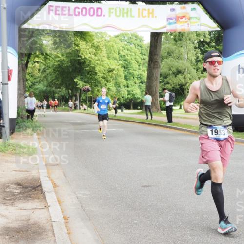 29.06.2025 - hella hamburg halbmarathon MichiJ http://msf.ph/oto/8184226 29.06.2025 10:18:05 Zwischen KM18-KM19 1953 meine-sportfotos.de