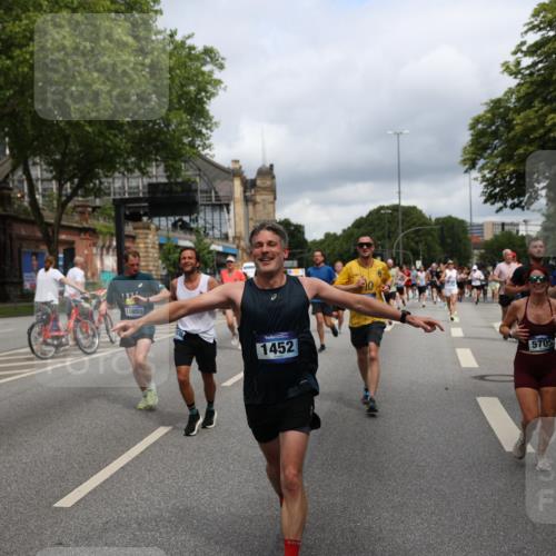 29.06.2025 - hella hamburg halbmarathon Yannick Fuchs http://msf.ph/oto/8184246 29.06.2025 10:43:28 20KM 1094, 1342, 1381, 1452, 1476, 2013, 2504, 2592, 2596, 2706, 2889, 2937, 3060, 4017, 4183, 4185, 4832, 5460, 5705, 6158, 7067, 7297, 8112, 8302, 8821, 9038, 9126, 9213, 9463, 9619, 9649, 9695, 9924, 10053, 10184, 10859, 10860, 11340, 11519, 11579, 11679, 11779, 11819, 11977, 12094, 12421, 12533, 12670, 13233, 13269, 13688, 14526, 15422, 15523, 15857, 15894, 16114, 16369, 16627, 16653, 16731, 16891, 17173, 17632, 17753, 18058, 18842, 18873 meine-sportfotos.de
