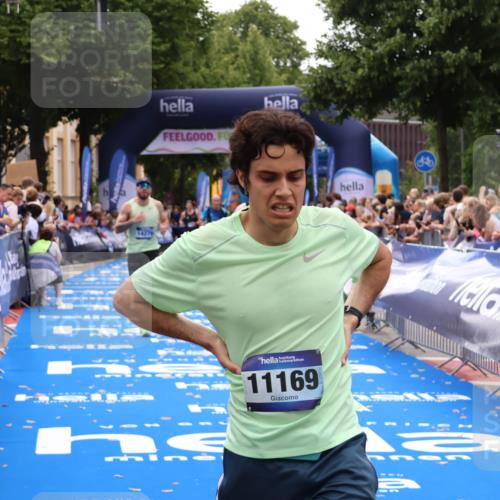 29.06.2025 - hella hamburg halbmarathon Zöllner http://msf.ph/oto/8184255 29.06.2025 10:33:10 Ziel 1910, 6473, 14276, 17802 meine-sportfotos.de