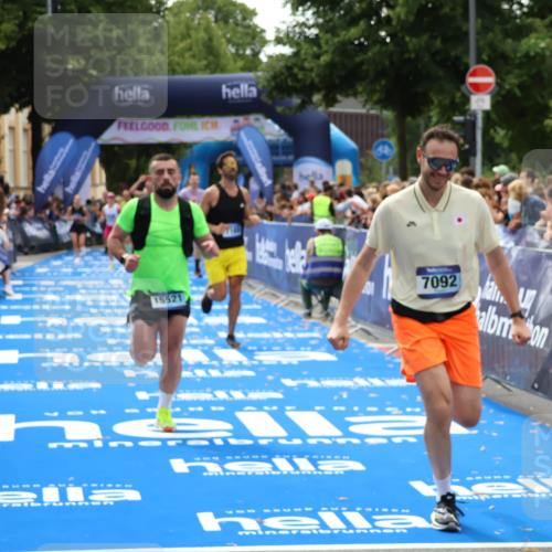 29.06.2025 - hella hamburg halbmarathon Zöllner http://msf.ph/oto/8184410 29.06.2025 10:41:58 Ziel 1169, 7092, 7363, 8694, 15521, 16507 meine-sportfotos.de