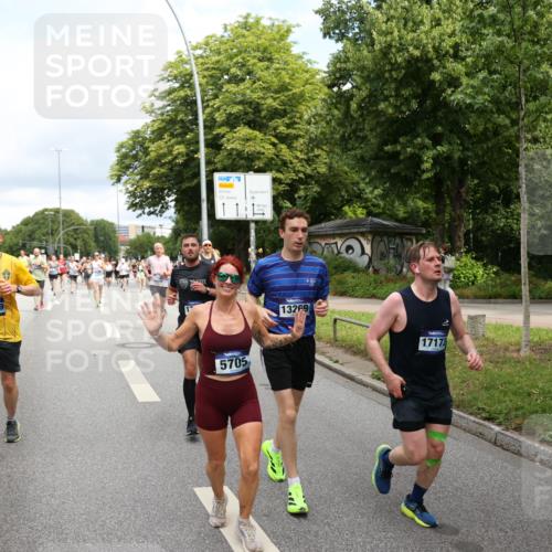 29.06.2025 - hella hamburg halbmarathon Yannick Fuchs http://msf.ph/oto/8184441 29.06.2025 10:43:29 20KM 1094, 1342, 1381, 1452, 1476, 2013, 2504, 2592, 2596, 2706, 2889, 2937, 3060, 4017, 4183, 4185, 4832, 5460, 5705, 6158, 7067, 7297, 7332, 8112, 8302, 8821, 9038, 9126, 9213, 9463, 9619, 9649, 9695, 9924, 10053, 10184, 10859, 10860, 11340, 11519, 11579, 11679, 11779, 11819, 11977, 12094, 12421, 12533, 12670, 13233, 13269, 13688, 14526, 15422, 15523, 15857, 15894, 16114, 16369, 16627, 16653, 16731, 16891, 17173, 17632, 17753, 18058, 18842, 18873 meine-sportfotos.de