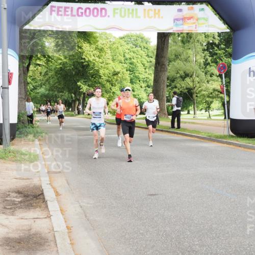 29.06.2025 - hella hamburg halbmarathon MichiJ http://msf.ph/oto/8184452 29.06.2025 10:18:18 Zwischen KM18-KM19  meine-sportfotos.de