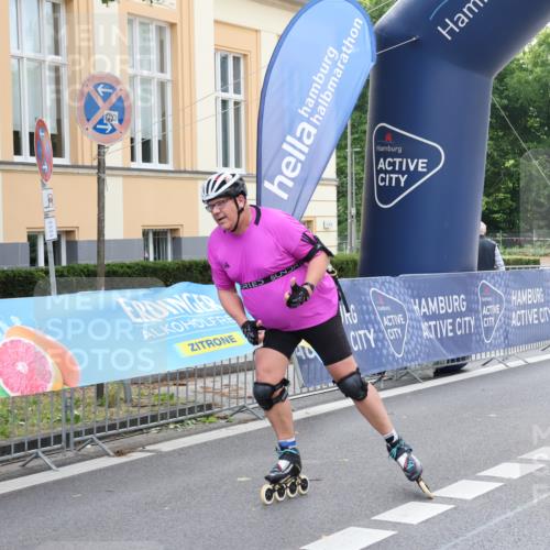 29.06.2025 - hella hamburg halbmarathon Strokosch-Dieckow http://msf.ph/oto/8184501 29.06.2025 09:24:46 Ziel 20355, 20524 meine-sportfotos.de