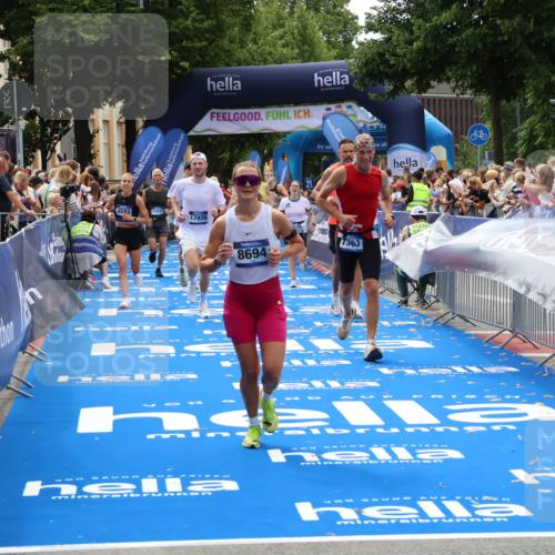 29.06.2025 - hella hamburg halbmarathon Zöllner http://msf.ph/oto/8184567 29.06.2025 10:42:05 Ziel 5690, 6593, 7363, 8694, 10216, 11417, 12292, 13196, 15846, 17864, 17926, 18920, 19046 meine-sportfotos.de