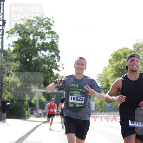 29.06.2025 - hella hamburg halbmarathon Jannik Wohlers http://msf.ph/oto/8184585 29.06.2025 09:43:12 Lombardsbrücke 2075, 2180, 2203, 7380, 8318, 10351, 13941, 15023, 15136, 17893, 18763 meine-sportfotos.de