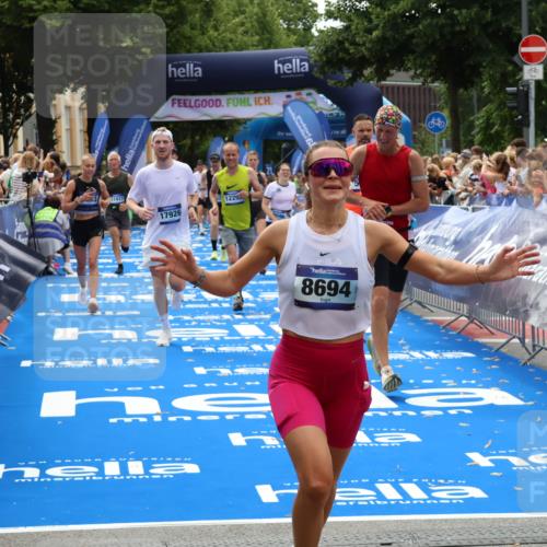 29.06.2025 - hella hamburg halbmarathon Zöllner http://msf.ph/oto/8184613 29.06.2025 10:42:06 Ziel 5690, 6593, 7363, 8694, 10216, 11417, 12098, 12292, 13196, 15846, 16677, 17864, 17926, 18920, 19046 meine-sportfotos.de