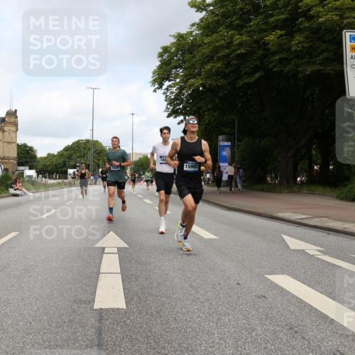 29.06.2025 - hella hamburg halbmarathon Yannick Fuchs http://msf.ph/oto/8184619 29.06.2025 10:29:12 20KM 1002, 1080, 3005, 5048, 5152, 5550, 6878, 7534, 7628, 7884, 7901, 9519, 9686, 11019, 11202, 11230, 11661, 15902, 16417, 17014, 18026, 18837 meine-sportfotos.de