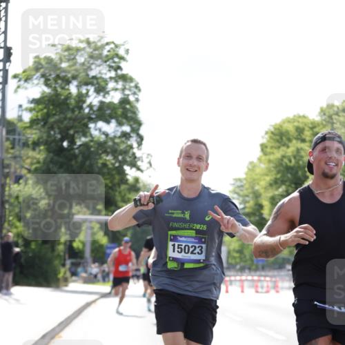 29.06.2025 - hella hamburg halbmarathon Jannik Wohlers http://msf.ph/oto/8184628 29.06.2025 09:43:12 Lombardsbrücke 2075, 2180, 2203, 7380, 8318, 10351, 13941, 15023, 15136, 17893, 18763 meine-sportfotos.de