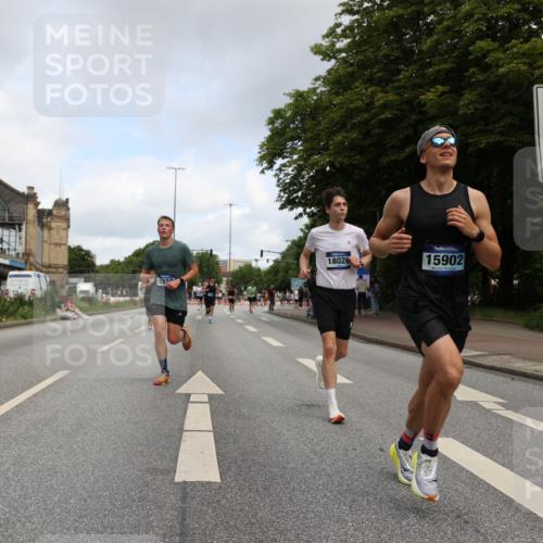 29.06.2025 - hella hamburg halbmarathon Yannick Fuchs http://msf.ph/oto/8184635 29.06.2025 10:29:13 20KM 1002, 1080, 3005, 4477, 5048, 5152, 5550, 6169, 6878, 7534, 7628, 7884, 7901, 9519, 9686, 11202, 11230, 11661, 15902, 16417, 17014, 18026, 18837 meine-sportfotos.de