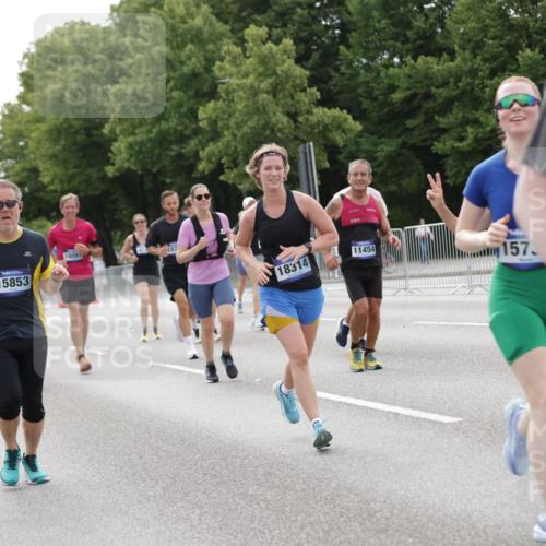 29.06.2025 - hella hamburg halbmarathon Jannik Wohlers http://msf.ph/oto/8184651 29.06.2025 10:23:25 Lombardsbrücke 1304, 1545, 2125, 2489, 4122, 4646, 4990, 5055, 5160, 5358, 5661, 6747, 8031, 8141, 8149, 8181, 8502, 8676, 8717, 9217, 9603, 9715, 10649, 11044, 11300, 11415, 11454, 11793, 13149, 14521, 15739, 15853, 16331, 17385, 17513, 18091, 18314, 18745, 18998, 19017 meine-sportfotos.de