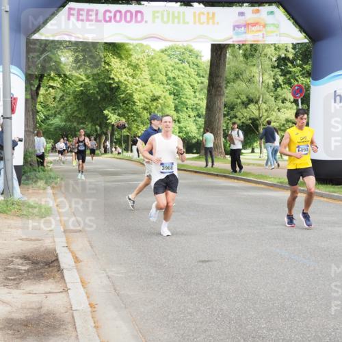 29.06.2025 - hella hamburg halbmarathon MichiJ http://msf.ph/oto/8184655 29.06.2025 10:18:23 Zwischen KM18-KM19 3968, 6090, 10222, 10351, 15655, 18763 meine-sportfotos.de
