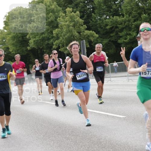 29.06.2025 - hella hamburg halbmarathon Jannik Wohlers http://msf.ph/oto/8184673 29.06.2025 10:23:25 Lombardsbrücke 1304, 1545, 2125, 2489, 4122, 4646, 4990, 5055, 5160, 5358, 5661, 6747, 8031, 8141, 8149, 8181, 8502, 8676, 8717, 9217, 9603, 9715, 10649, 11044, 11300, 11415, 11454, 11793, 13149, 14521, 15739, 15853, 16331, 17385, 17513, 18091, 18314, 18745, 18998, 19017 meine-sportfotos.de