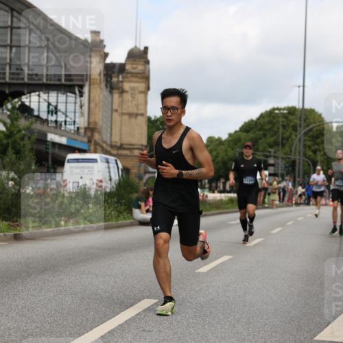 29.06.2025 - hella hamburg halbmarathon Yannick Fuchs http://msf.ph/oto/8184677 29.06.2025 10:29:16 20KM 1002, 1080, 3005, 4477, 5048, 5152, 5550, 6169, 6878, 7534, 7628, 7884, 9519, 9686, 11202, 11230, 11661, 14069, 15902, 16417, 17014, 18026, 18837 meine-sportfotos.de