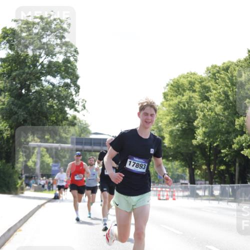 29.06.2025 - hella hamburg halbmarathon Jannik Wohlers http://msf.ph/oto/8184680 29.06.2025 09:43:13 Lombardsbrücke 2075, 2180, 2203, 7380, 8318, 10351, 13941, 15023, 15136, 17893, 18763 meine-sportfotos.de
